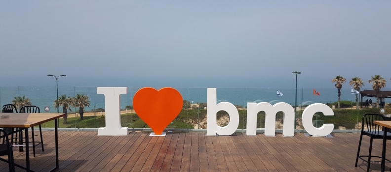 איך יצירה משותפת ותרומה לקהילה מחברת בין אנשים ותרבויות?